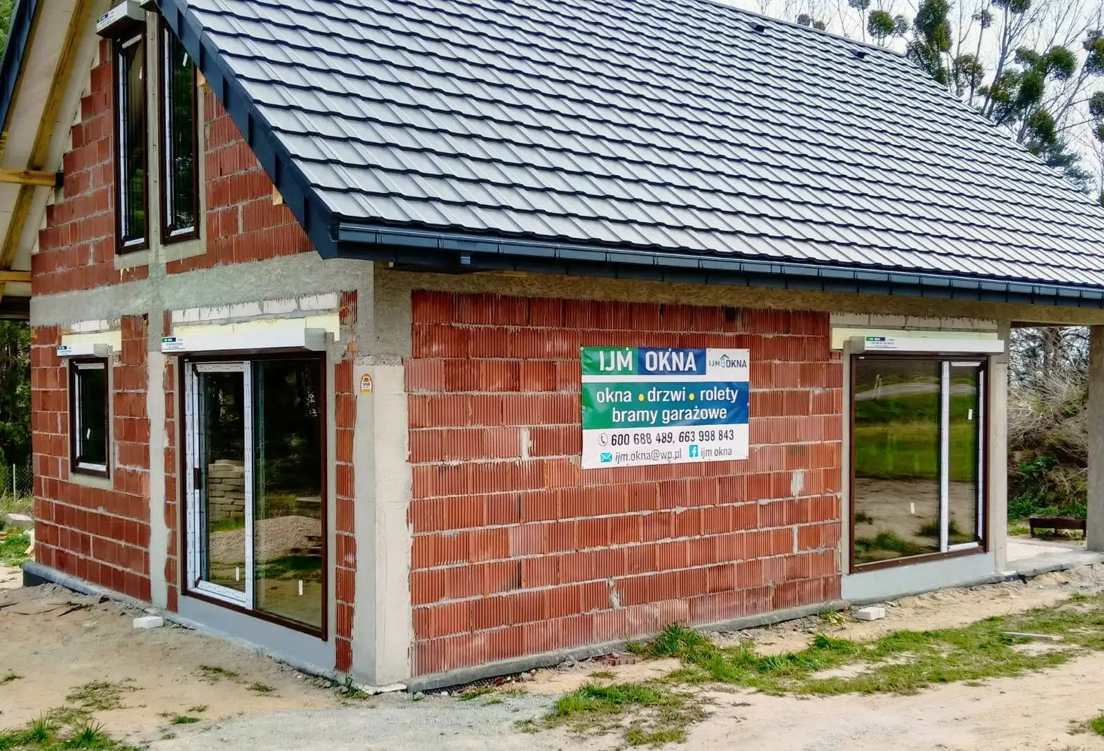 Rolety zewnętrzne na oknach – realizacja IJM OKNA